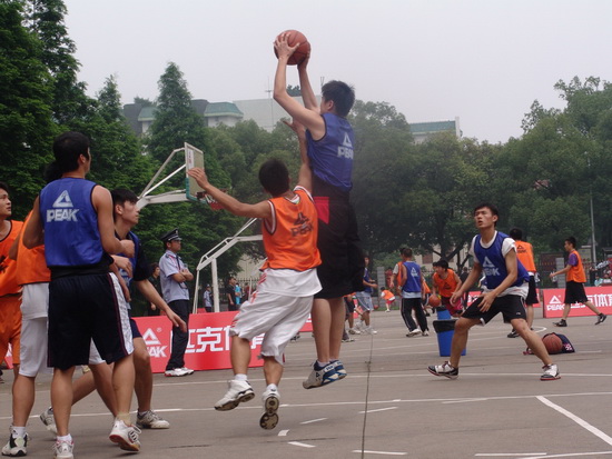 现于球
